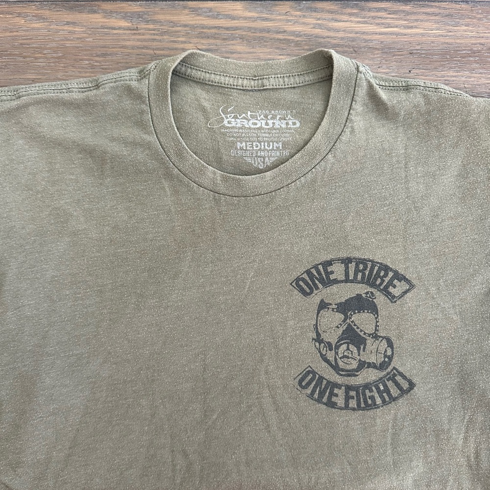 Southern Ground Green and Black Short Sleeve Tee with Graphic Design Size M‎